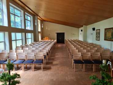 Preview: Kirchenstuhl und Gemeindestuhl Wedel, Massivholzstapelstuhl